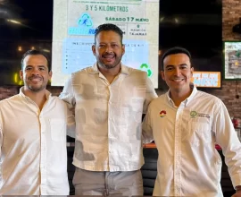Tres integrantes del equipo de Meet Magazine posando juntos.