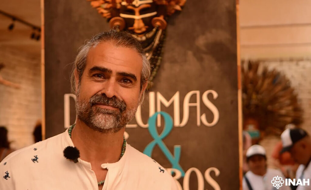 Aves, plumas y memoria: la exposición que conecta arte y naturaleza en Quintana Roo