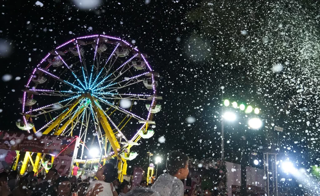Inician en Chetumal las Villas Navideñas con el encendido del árbol