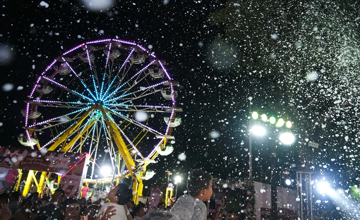 Inician en Chetumal las Villas Navideñas con el encendido del árbol