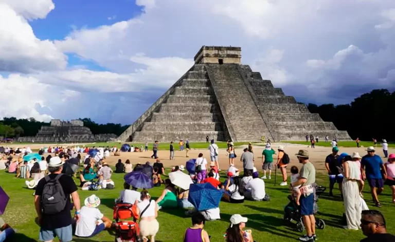 Chichén Itzá supera a Teotihuacán y Tulum en turismo arqueológico en México 2025