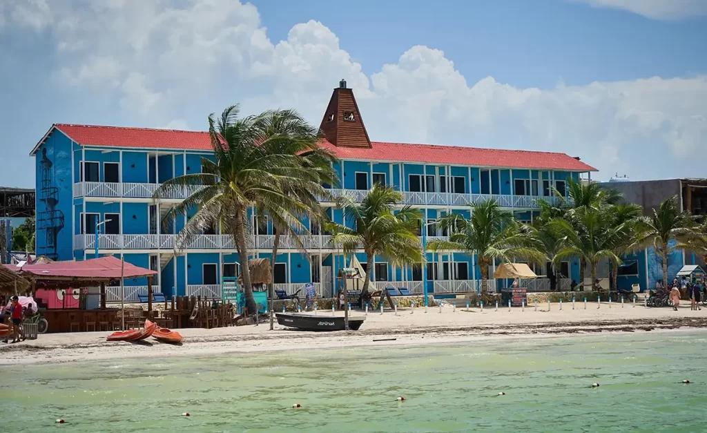 Hotel El Faro en Holbox, el encanto de hospedarse frente al Caribe