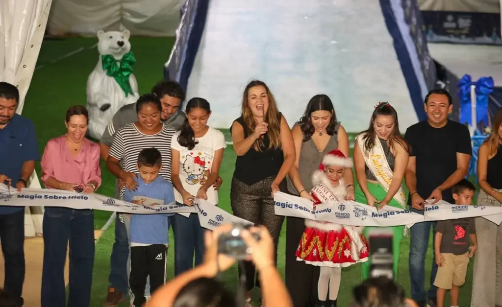 Abren la pista de patinaje “Magia sobre Hielo” en el corazón de Mérida