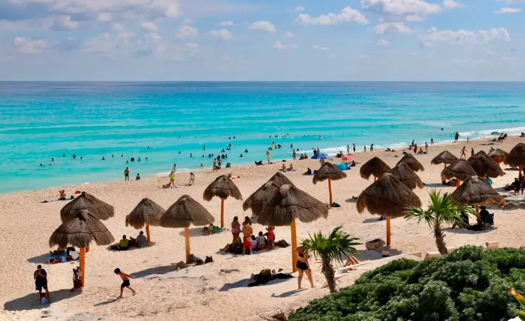 Puente de noviembre deja fuerte movimiento turístico en Cancún