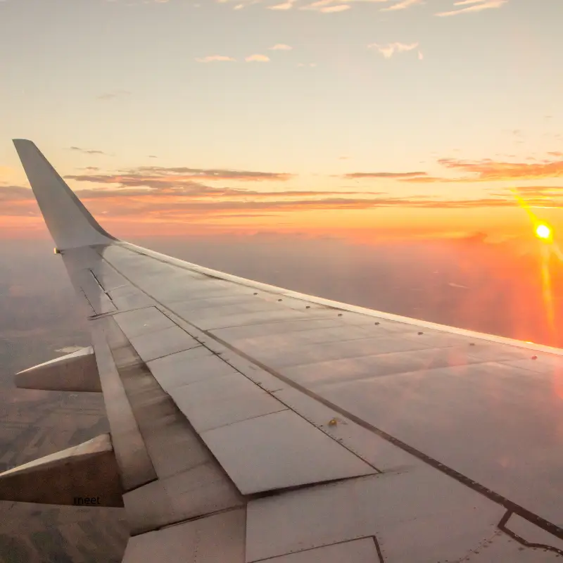 Vista desde la ventanilla de un avión